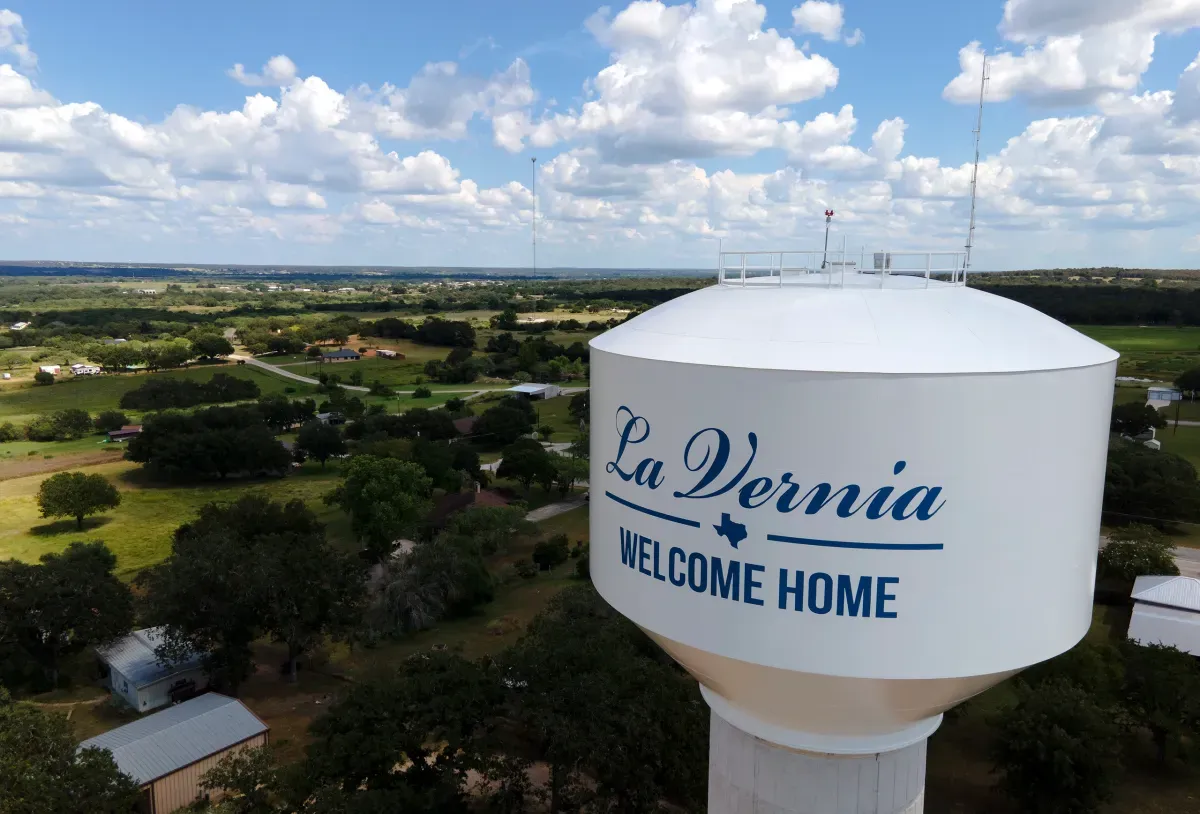 Welcome to La Vernia water tower